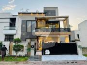 Luxurious Owner Build 10 Marla Modern Design Brand New...