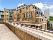 Luxurious three bedroom apartment situated in 190...