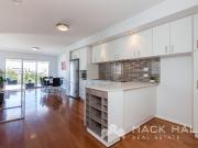 Luxurious top floor living in prime location Luxurious top floor living in prime location