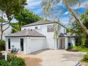 Luxurious Tree Top Living: A Dream Home in the Heart of...