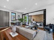 Luxurious treetop retreat of ultimate inner city convenience