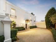 Luxurious urban sanctuary in exclusive South Yarra locale