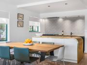 Luxurious 3 bedroom apartment right opposite the beach!