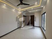 Luxury 10 Marla Modern 6 Bed House for Sale in Lake City...