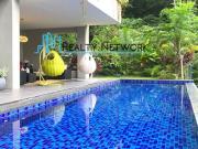Luxury 12 Bedrooms House with Pool in Maria Luisa Estate...