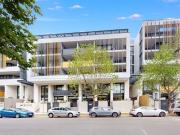Luxury 1 Bed + Study in the New Development Teneo