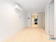 Luxury 1 Bedroom 1 Bathroom CBD apartment superb location
