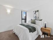 Luxury 1 bedroom apartment opposite Southern Cross Station!