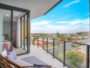 Luxury 1 Bedroom Apartment plus Study with Ocean Views
