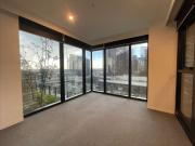 Luxury 1 BR Apt with Water View