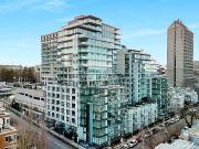 Luxury 1br Fairview Condo – City Views, Prime Location