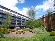 Luxury 2 bed, 2 bath with Parking/ Balcony, Bow E3