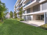 Luxury 2 Bedroom Apartment with Premium Parking