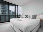 Luxury 2 Bedroom Apartment with Stunning Views in Docklands