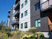 Luxury 2 Bedroom + Den Condo with U/G Parking near Downtown