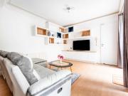 Luxury 2 BR Apartment Steps Away from Champs Élysées,...