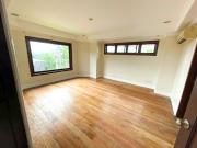 LUXURY 2 STOREY, 5 BEDROOM HOUSE WITH BALCONY FOR SALE...