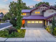 Luxury 3 Bedroom, 2.5 Bath Townhouse Retreat in the...