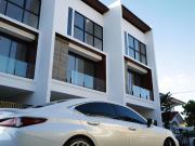 Luxury 3 Storey 3 Bedroom Townhouse in Multinational...