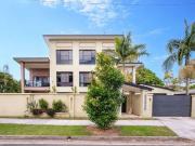 Luxury 3 storey House in central Surfers Paradise