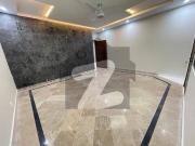 Luxury 4 Bedroom House With Lush Garden & SQ In Central...
