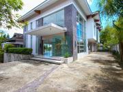 Luxury 4BR Estate with Pool for Rent in North Town Homes