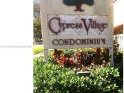Luxury apartment complex for rent in Miami Lakes, United...