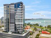 Luxury Apartment with City & Bay Views