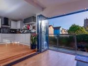 Luxury bed Serviced Apartment With Sauna, High Street, 2...