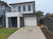 LUXURY BED TOWNHOUSE Incl 4kW Solar panels