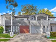 Luxury Duplex in Dundas – Maison Bridge Property