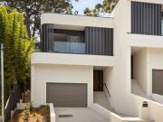 Luxury entertainer with exceptional proximity to the village