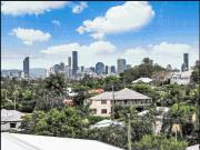 LUXURY EXECUTIVE HOME WITH SWEEPING CITY VIEWS!