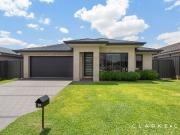 LUXURY FAMILY HOME WITH QUALITY FINISHES!