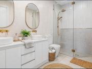 LUXURY FAMILY LIVING!