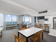 Luxury Fully Furnished Apartment in Hilton Surfers...