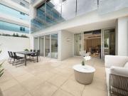 Luxury garden apartment living on Fawkner Park