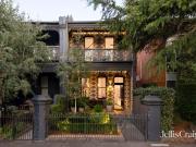 Luxury & grandeur with a pool & studio on Princes Park