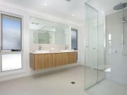 LUXURY HOME IN RIVERINA ESTATE