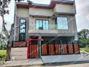 Luxury House Powered by Solar Panel and Big WaterTank /...