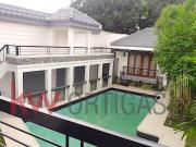 Luxury House with Pool for Sale in Multinational...