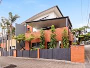 Luxury Lakeside Entertainer | Commercial Flexibility |...