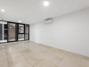 LUXURY LAKESIDE RESIDENCE ON ALBERT PARK