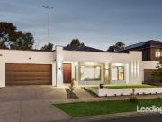 LUXURY, LIFESTYLE & LOCATION IN HEART OF ROSENTHAL!