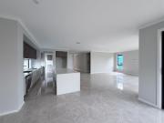 Luxury Living: 5 Bedrooms, 5 Bathrooms in Prime Greenvale