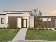 LUXURY LIVING AT ITS FINEST – STYLE, SPACE &...