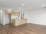 luxury living awaits – spacious & stylish townhouse in...