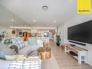 Luxury Living Awaits Stylish 3 Bedroom Apartment in Hope...