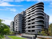 Luxury Living by Albert Park Lake in the Prestigious...