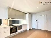 Luxury Living in Melbourne's Heart: 2BR Hudson...